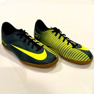 New Nike Kids Indoor Soccer Shoes Boys 4 MercurialX Victory VI CR7 Seaweed Volt